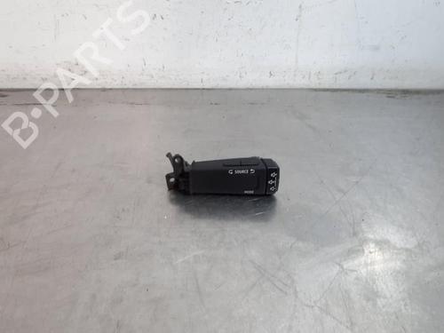 Used Steering wheel controls Steering wheel controls DACIA DUSTER (PYM_, PYN_) 1.6 HYBRID 140 (141 hp) 36145978 36145978