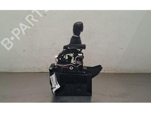 gear-lever-renault-arkana-i-lcm_-ldn_-2019-40284820 main image