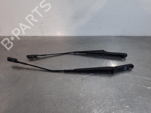 Used Front windshield wiper arm AUDI A1 Sportback (8XA, 8XF) 1.2 TFSI (86 hp) 17112076
