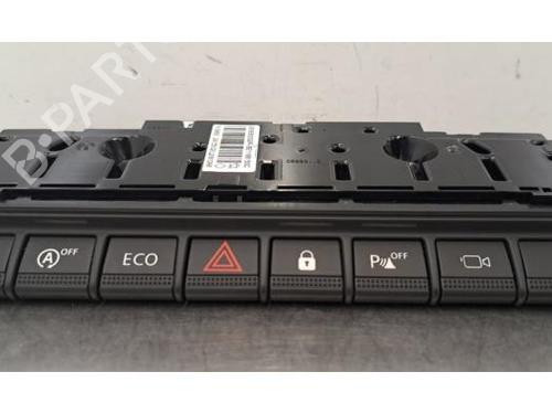 Used Warning switch DACIA DUSTER (HM_) 1.3 TCe 150 (HMM3) (150 hp) 30053927