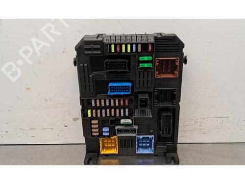 Used Fuse box Fuse box PEUGEOT 3008 II SUV (MC_, MR_, MJ_, M4_) Hybrid4 (M45GBU) (299 hp) 34572249 34572249