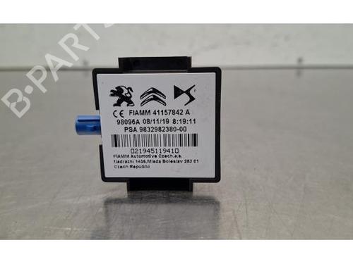Antenne/Base Antenne/Base PEUGEOT 5008 II (MC_, MJ_, MR_, M4_) 1.6 THP 165 (M45GZW, M45GYW, M45GYV) (165 hp) 37453699 37453699