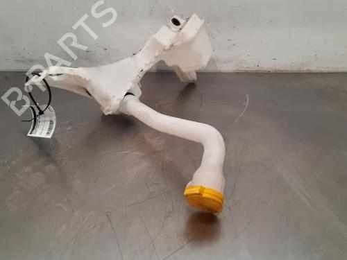 Used Windscreen washer tank RENAULT CLIO V (B7_) 1.0 TCe 100 (B7MT) (101 hp) 23618565