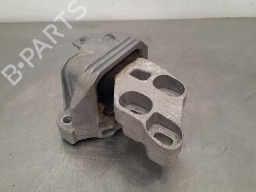 Used Engine mount MERCEDES-BENZ GLA-CLASS (X156) GLA 200 CDI / d (156.908) (136 hp) 17113944