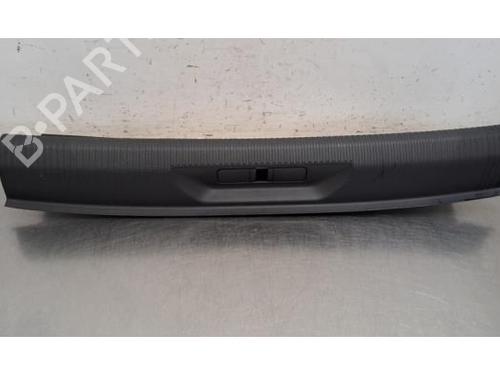 Used Step Step PEUGEOT 308 III (FB_, FH_, FP_, F3_, FM_) PureTech 130 (FPHNSL, FPHNST) (131 hp) 35935284 35935284