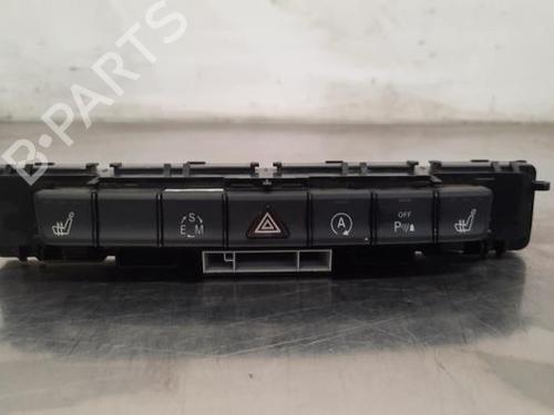 Used Warning switch MERCEDES-BENZ CLA Coupe (C117) CLA 200 CDI / d (117.308) (136 hp) 23613516
