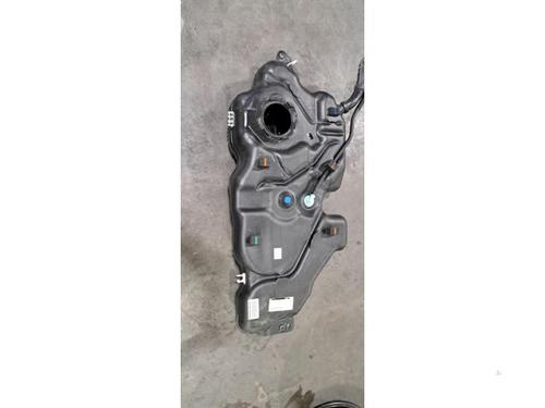 Used Fuel tank RENAULT CAPTUR II (HF_) Blue dCi 115 (HFAD) (116 hp) 30521557