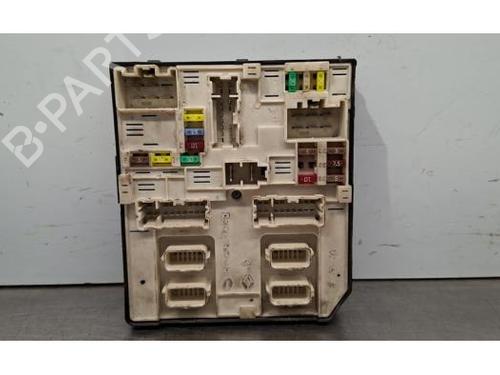 Used Fuse box RENAULT MASTER III Van (FV) 2.3 dCi 145 RWD (FV0E, FV0F, FV0T, FV10, FV12, FV11) (146 hp) 31633910