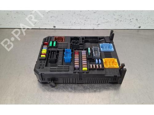 Used Fuse box Fuse box 39645797 39645797