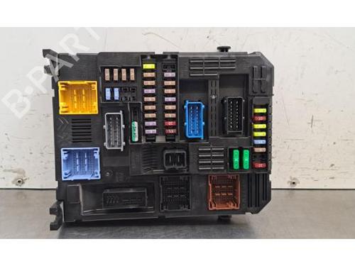 Used Fuse box Fuse box 37498870 37498870