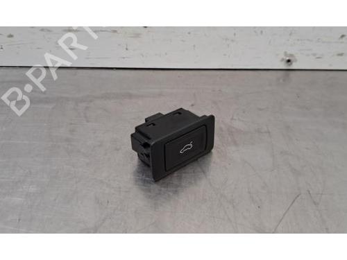 switch-audi-q3-f3b-2018-35746809 main image