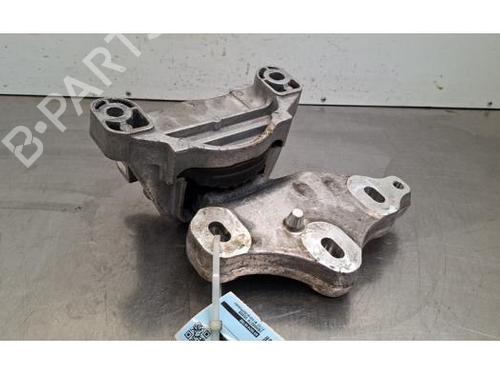 gearbox-mount-mercedes-benz-sprinter-35-t-van-b907-b910-2018-36757924 main image