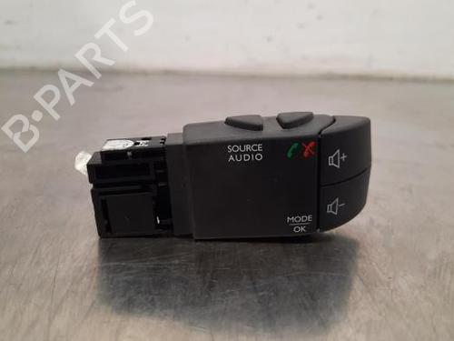 Used Steering wheel controls RENAULT CAPTUR I (J5_, H5_) 1.2 TCe 120 (118 hp) 23623836