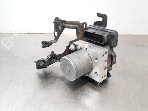 Used ABS pump RENAULT CLIO V (B7_) 1.5 Blue dCi 85 (B7AG) (86 hp) 15789339