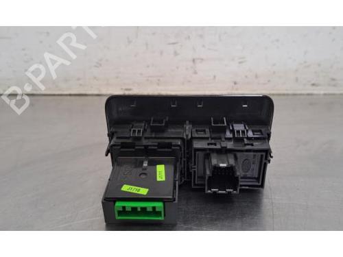Switch JAGUAR F-PACE (X761) 3.0 SDV6 AWD | BP35746851I30 - Image 2