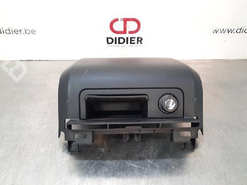 armrest-center-console-land-rover-range-rover-sport-ii-l494-30-sdv6-4x4-dk6204569a-2013-10889779 main image