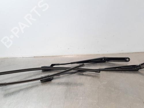Used Front windshield wiper arm VW POLO VI (AW1, BZ1, AE1) 1.0 (65 hp) 15031582