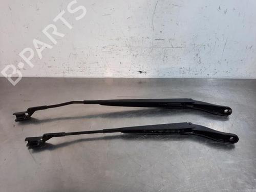 Front windshield wiper arm PEUGEOT 208 II (UB_, UP_, UW_, UJ_) 1.5 BlueHDI 100 | BP23599152C143 