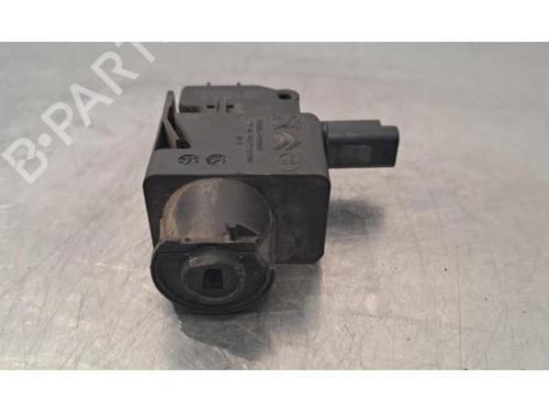 Used Fuel door actuator PEUGEOT EXPERT Van (V_) 2.0 BlueHDi 120 (122 hp) 32820572