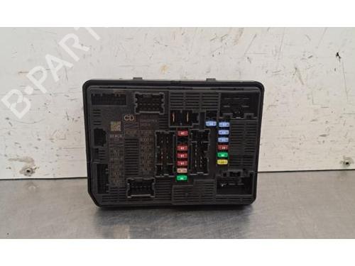 fuse-box-renault-trafic-iii-van-fg_-2014-38043827 main image