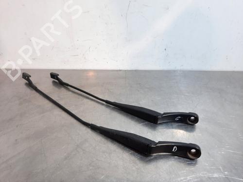 Used Front windshield wiper arm PEUGEOT 308 SW II (LC_, LJ_, LR_, LX_, L4_) 1.6 HDi 92 (92 hp) 15233608