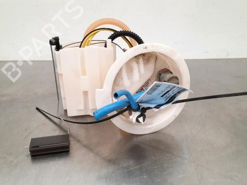 Used Fuel pump BMW 2 Gran Tourer (F46) 218 d (136 hp) 15031226