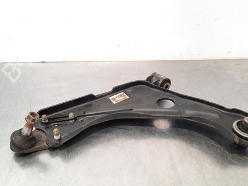 Used Left front suspension arm PEUGEOT 3008 II SUV (MC_, MR_, MJ_, M4_) 1.2 THP/ PureTech 130 (MRHNSM, MRHNSU, MRHNSJ, MRHNYW,... (131 hp) 15034695