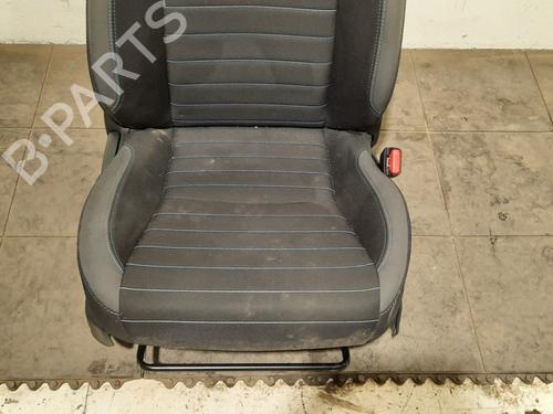 Right front seat TOYOTA YARIS (_P13_) 1.5 Hybrid (NHP130_, NHP130) | BP17564120C16 