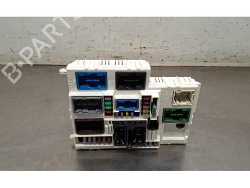 Used Fuse box Fuse box 38181531 38181531