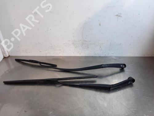 Used Front windshield wiper arm KIA STONIC (YB) 1.0 T-GDi (120 hp) 23584217