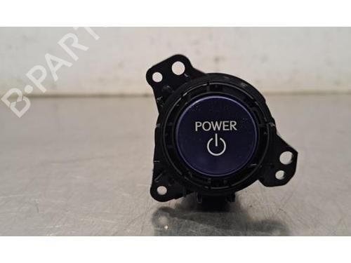 switch-lexus-ux-_aa1_-_ah1_-_ma1_-2018-32665263 main image