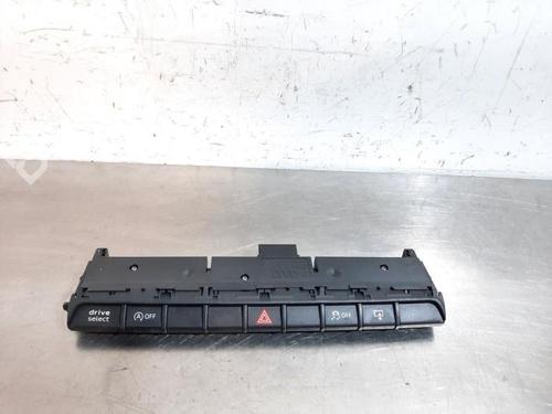 Bouton de warning AUDI A3 Limousine (8VS, 8VM) 1.6 TDI (110 hp) 23586700