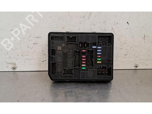 Used Fuse box Fuse box 37862177 37862177
