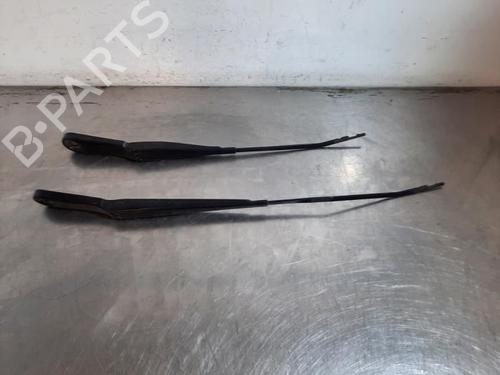 Used Front windshield wiper arm Front windshield wiper arm 37674758 37674758