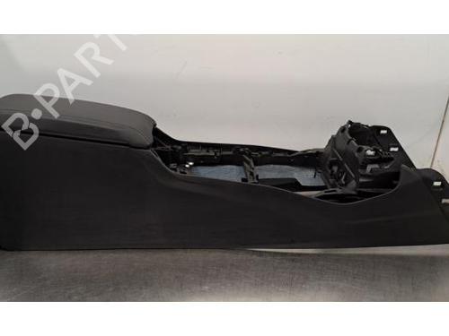 Used Middle console BMW 1 (F40) M 135 i xDrive (306 hp) 30530657