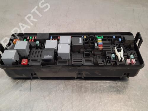 Used Fuse box LAND ROVER RANGE ROVER SPORT II (L494) 2.0 Si4 4x4 (300 hp) 17564765
