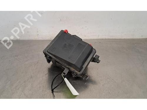 Used Fuse box PEUGEOT EXPERT Van (V_) 1.5 BlueHDi 120 (120 hp) 23642412
