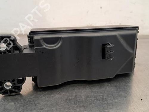 Fuse box JAGUAR XE (X760) 2.0 D | BP21674371E1 