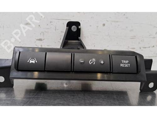 switch-nissan-juke-f16_-2019-36005231 main image