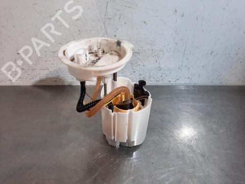 Used Fuel pump BMW 2 Gran Tourer (F46) 216 d (116 hp) 23625308