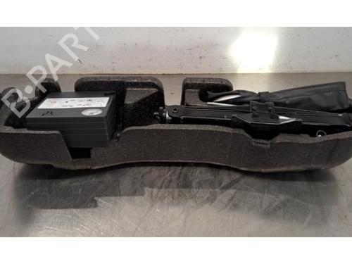 Roue de secours kit AUDI A3 Limousine (8VS, 8VM) 1.6 TDI (115 hp) 31691949