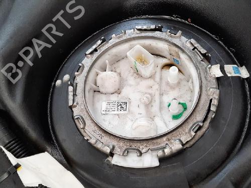 Used Fuel pump BMW 2 Gran Coupe (F44) 218 d (150 hp) 10886428