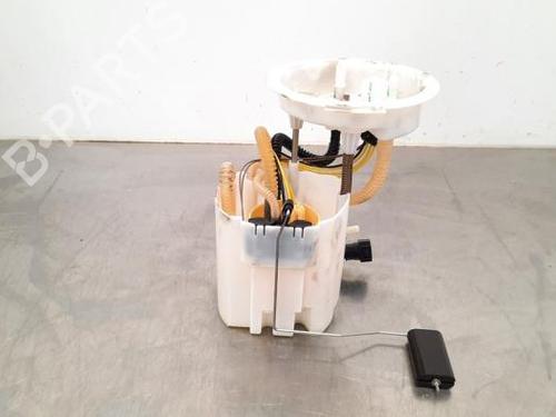 Used Fuel pump BMW 2 Gran Tourer (F46) 216 d (116 hp) 23583279
