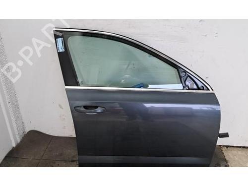 Used Right front door SKODA OCTAVIA III Combi (5E5, 5E6) 1.6 TDI (105 hp) 32158745