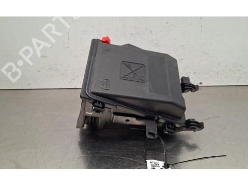 Used Fuse box Fuse box 39235168 39235168