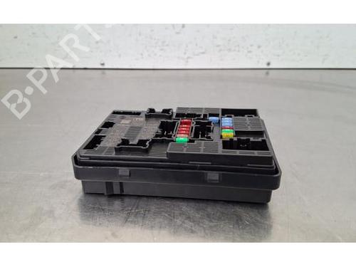 Used Fuse box Fuse box 37623880 37623880
