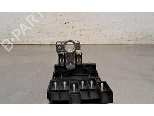 Used Fuse box Fuse box 37091583 37091583
