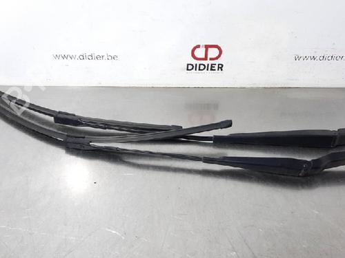 Used Front windshield wiper arm AUDI Q5 (FYB, FYG) 2.0 TDI (150 hp) 15018956