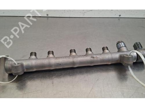Sprederrør Sprederrør VOLVO V60 II (225) D3 (150 hp) 37251717 37251717