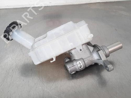 Used Brake master cylinder RENAULT CLIO V (B7_) 1.5 Blue dCi 115 (B7AD) (116 hp) 10812620